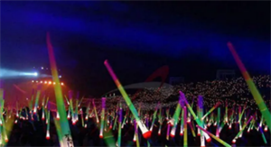 演唱會熒光棒顏色怎么控制的，熒光棒里面有那些芯片和電子元器件？